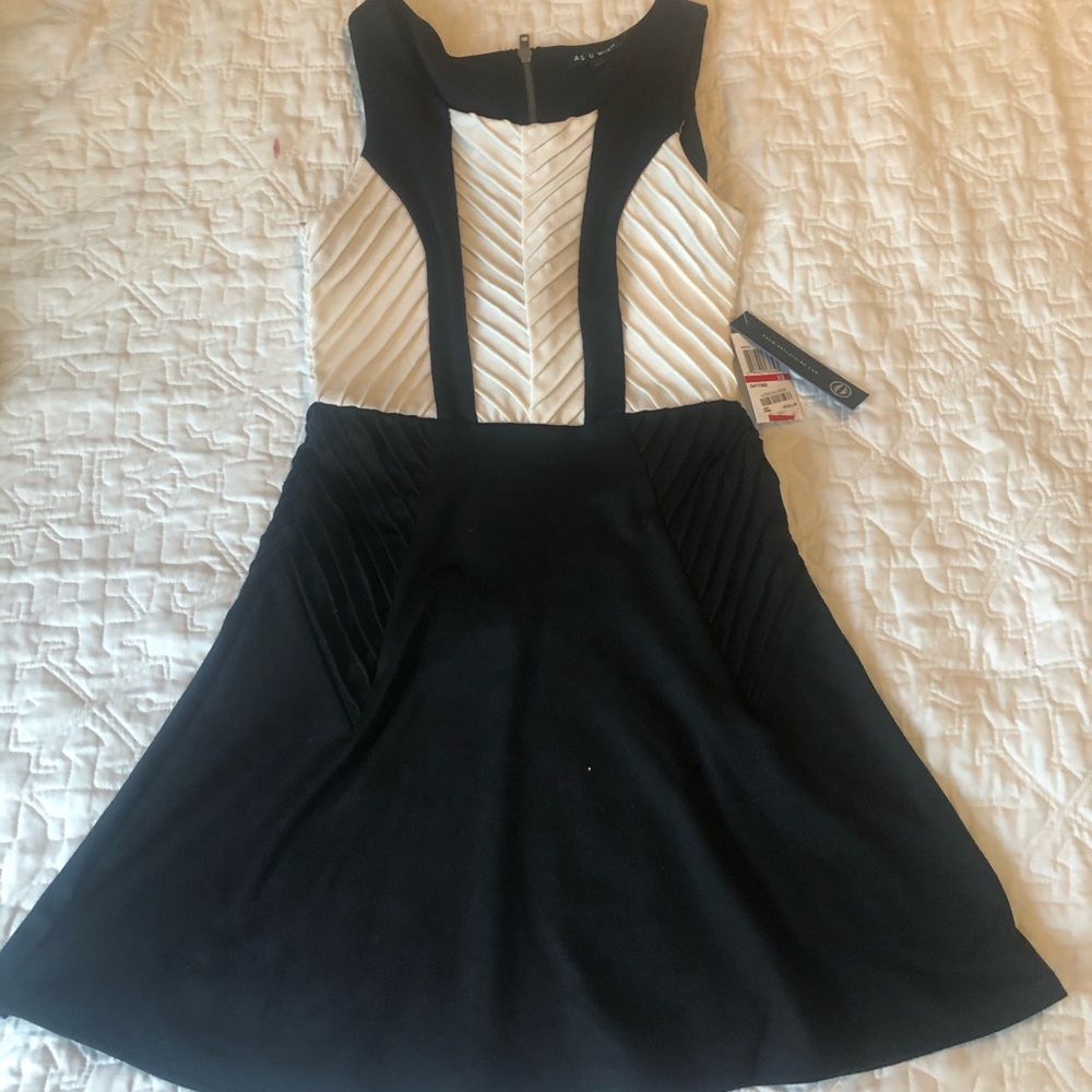 NWT black and white dress pleated zipper flare